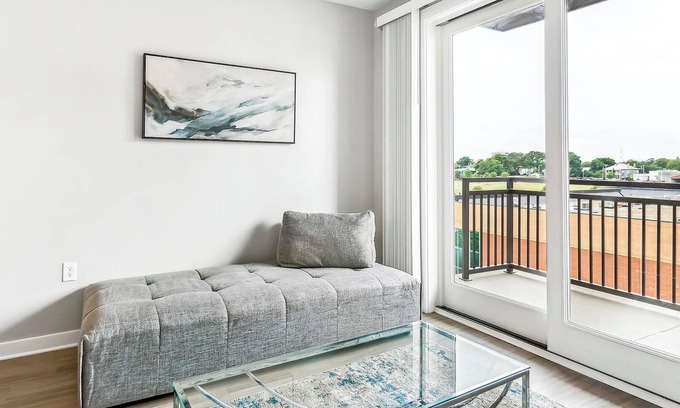 Hitch Village - Fred Wessels Homes Apartamento | Landing | Stunning 1BD, Clubhouse, Courtyard