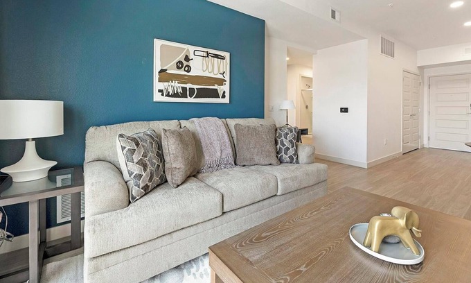 North Mountain Apartamento | Landing | Stunning 1BD, Gym, Pool
