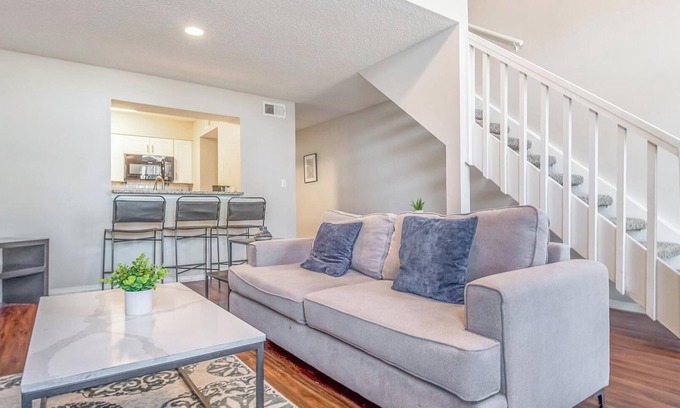 Cordova Apartamento | Landing | Stunning 2BD, Clubhouse, Pool