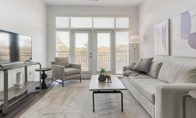 Cary Apartamento | Landing at Lofts at Weston Lakeside - 2 Bedroom...