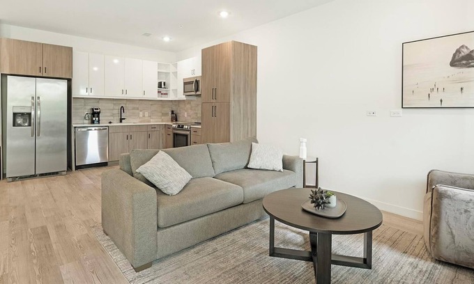Richmond Apartamento | Landing | Incredible 1BD, Clubhouse, Game Room
