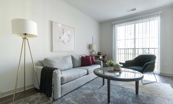 Charlotte Apartamento | Landing | Stylish 1BD, Pool, Clubhouse