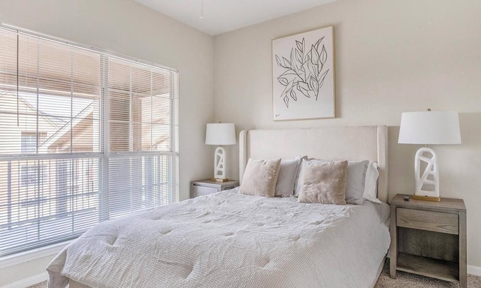 Southbelt/Ellington Apartamento | Landing | Stunning 2BD, Pool, Clubhouse
