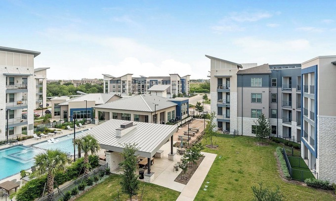 Wetmore Apartamento | Landing | Stylish 2BD, Clubhouse, Gym