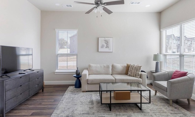Weatherford Apartamento | Landing | Modern 3BD in Weatherford