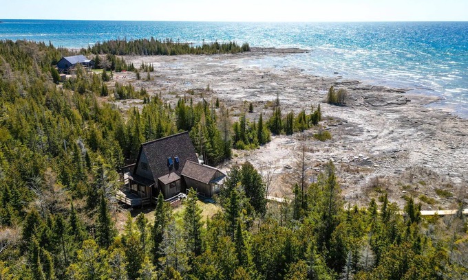 Tobermory Cabina | Lands’ End Private Lakeside Escape