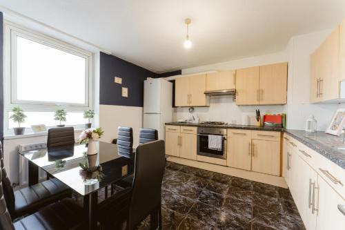 Lansbury Casa | Langdon Park DLR beds to stay
