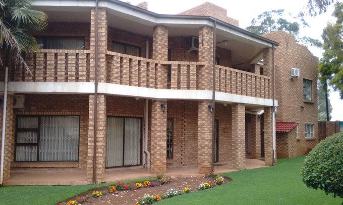 Daveyton Casa | Lapeng Village Guest House