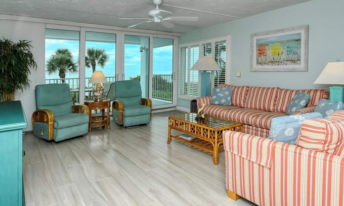 Longboat Key Condominio | LaPlaya 201C-Breathtaking Gulf panorama from this corner end unit with a private stairway to the beach.