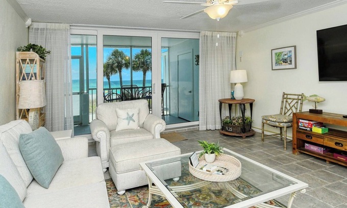 Longboat Key Condominio | LaPlaya 204D-Beach-lovers paradise! 200 feet of private beach along the turquoise Gulf of Mexico.