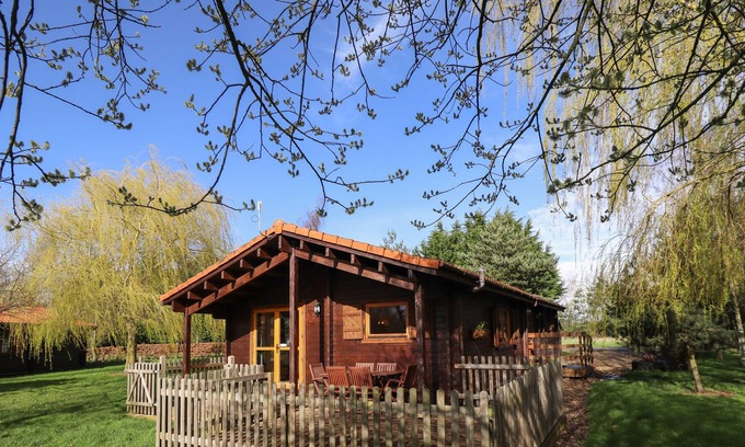 Market Rasen Cabina | LAPWING LODGE, pet friendly, with a garden in Bardney