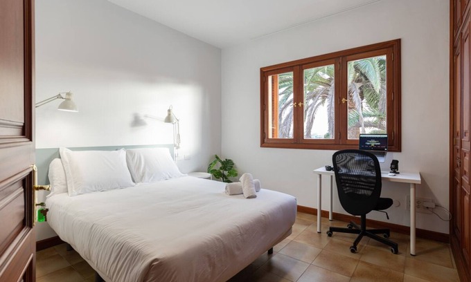 Las Palmas de Gran Canaria Casa | Large Villa in Ciudad Jardin