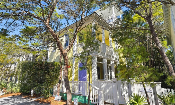 Seaside Casa | Large 1 BD Guest Cottage Stand Alone Home in Seaside + 2 Adult Bikes!