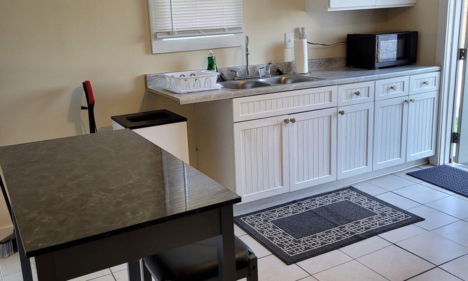 Cascade Apartamento | Large 1 Bed Apt,Private,Clean,Near Casino,Ind Park,Rivers,All new remodel.