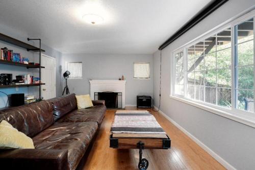 Berkeley Apartamento | Large 1 Bedroom Apartment, Home Theater, Fireplace