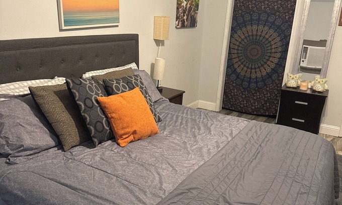 Pasadena Apartamento | Large 1 bedroom house. Covered parking in a safe area. WiFi. Tv in every room!