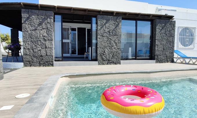 Playa Blanca Villa | Villa 15 pers. con jardín y piscina climatizada cerca del centro de Playa Blanca