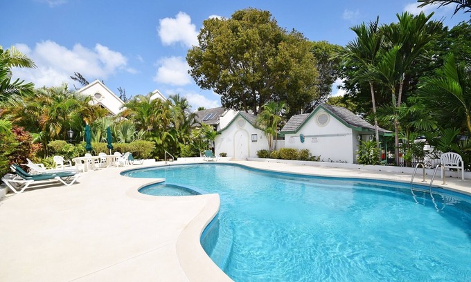 Bridgetown Casa | Gran casa moderna de 2 dormitorios con piscina compartida