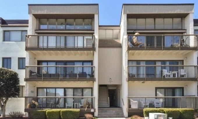 Caine Woods Condominio | Large 2 Bedroom 2 bath condo featuring pool, tennis, WiFi, Picnic area w/grill