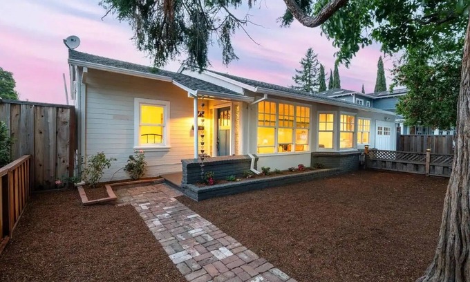 Shoreline West Casa | Large 2BD, 2BA Private Whole House Walking Distance from Downtown Mountain View!