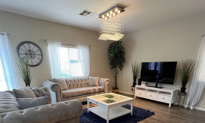 Enterprise Casa | Large 3 bedroom Home only 10 min away from Strip