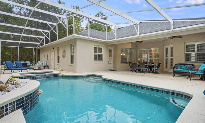 Ridgewood Lakes Casa | Large 4/5 bedroom private screened pool home on quiet street not overlooked