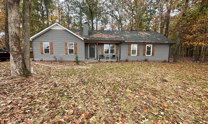 Murfreesboro Casa | Large 4-bedroom house in Murfreesboro with Game Room & Pet Friendly - Sleeps 12