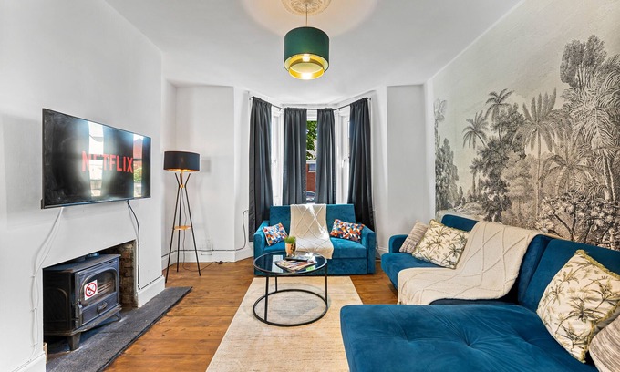 Bath Casa | Large 4 bedroom House in Bath - Sleeps 11