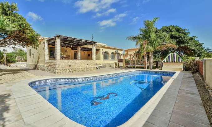 La Canuta Villa | Large 4 bedroom Villa with private pool sleeps 10 very near to beach and marina