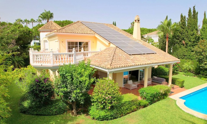 Urbanizacion Marbessa Casa | Amplia y acogedora villa de 4 dormitorios a 700 m a pie de la playa de Las Cañas