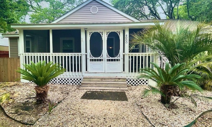 Windy Hill Casa | LARGE 4 BR Beach Home, NEW POOL May 2024, sleeps 12, Walk2 beach, park FREE