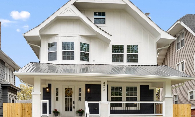 Near Northside Casa | Large 4BR/4Bth Private House Centrally Located in Downtown Indianapolis