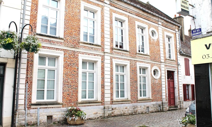 Montreuil-sur-Mer Casa | Gran casa con encanto de 5 dormitorios en el corazón de Montreuil-sur-Mer