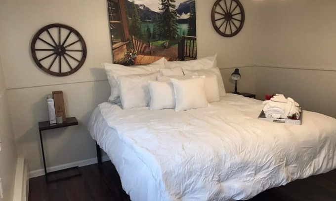 Warren Casa | Large 5 Bedroom Home King Bed