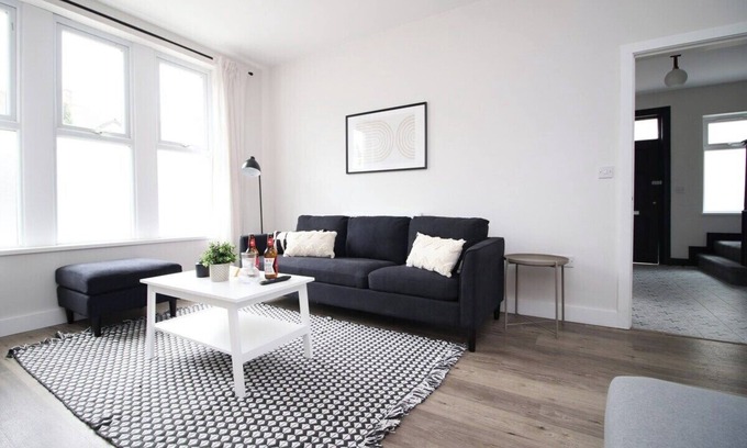 Penylan Casa | Large 5 Bedroom House - Harlequin Gardens by Tŷ SA
