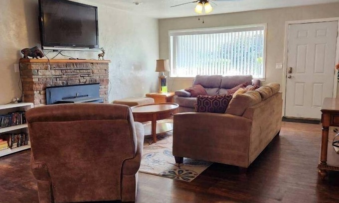 South Bechelli Casa | Large 5 bedroom house South Redding, great location,
