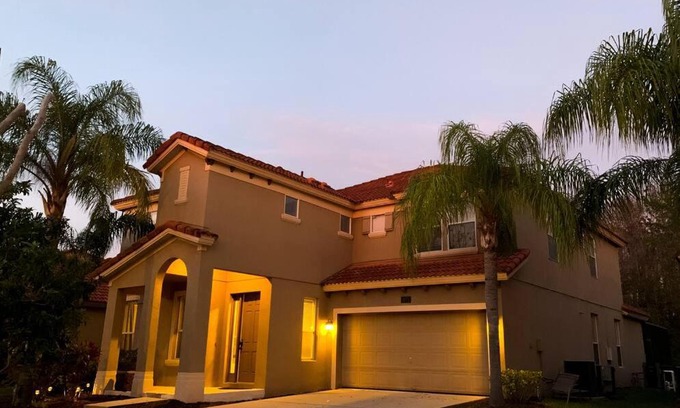 Bellavida Casa | Large 6 Bedroom Home Near Disney World - Private Pool, Hot Tub and Grill