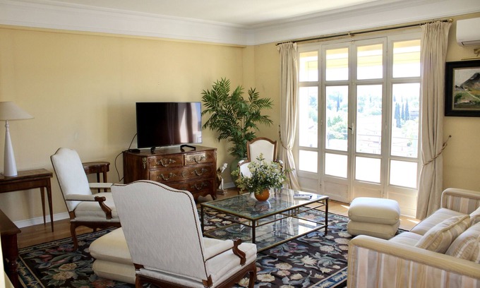 Mazarin Quarter Apartamento | Large air-conditioned apartment with views of Aix-en-Provence