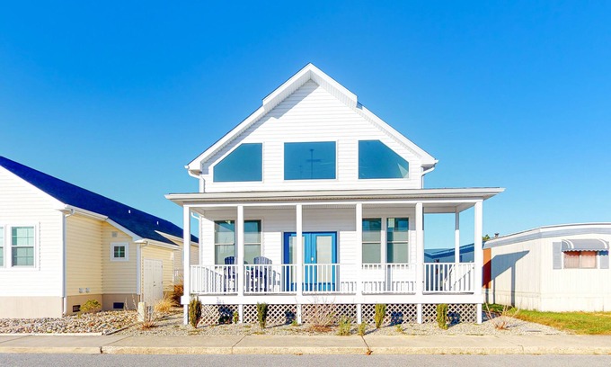 Montego Bay Casa | Large and Beautiful House 2 Blocks From Beach w/Shared Pool, Central AC, WiFi