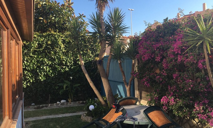 Tarifa Casa | Casa amplia y con encanto junto a Playa de Los Lances ( con jardin y parking ).