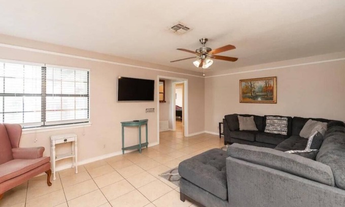 San Marcos Casa | Large and Cozy Home Near River and Downtown