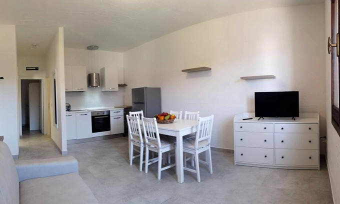 Santa Teresa di Gallura Apartamento | Amplio y soleado apartamento a 300 m del mar