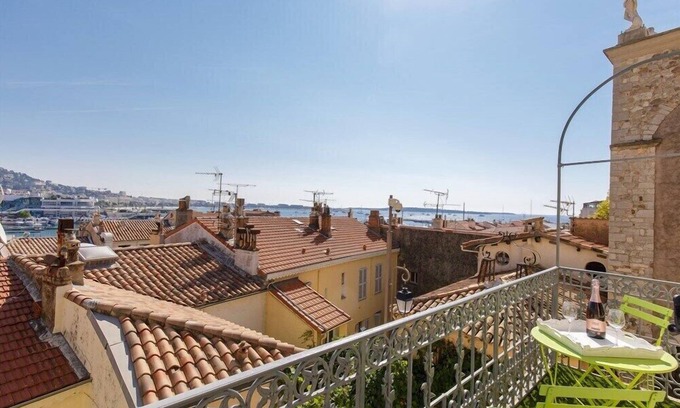 Le Suquet Apartamento | Large apartment close to beaches and restaurants, Sea view Le Suquet Calm and central