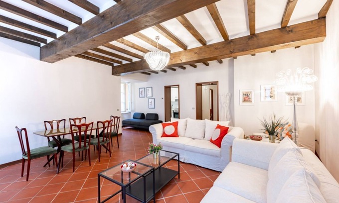 Parma City Centre Apartamento | Large Apartment in the Historic Center of Parma