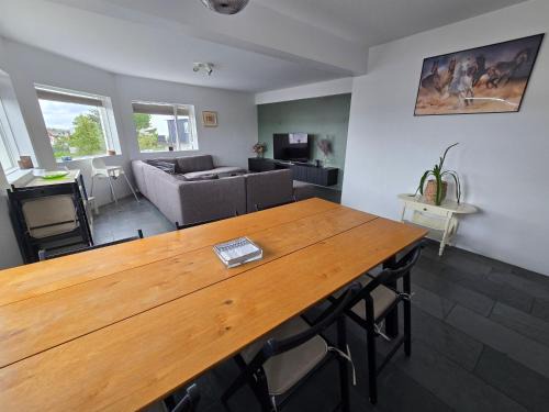Hafnarfjordur Apartamento | Large apartment with its own entrance!