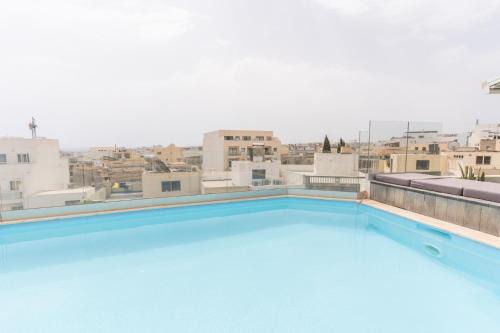 Tal-Ibrag Apartamento | Large apartment with pool