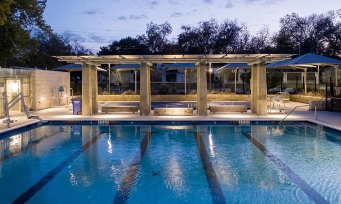 Hancock Apartamento | Large Apt. close to UT and downtown - community pool opens June 3! Quiet-Comfy!