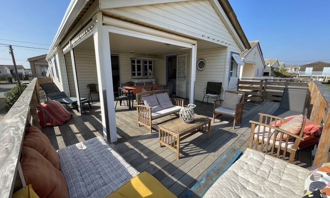 Gruissan Plage Chalet De Esquí | Large authentic chalet, close to the sea, sleeps 10