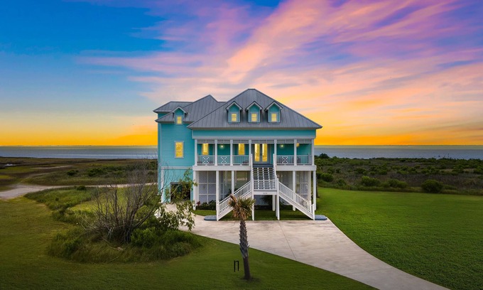Red Fish Cove Casa | Large Bayfront home ideal for beautiful fall weekends at the beach!