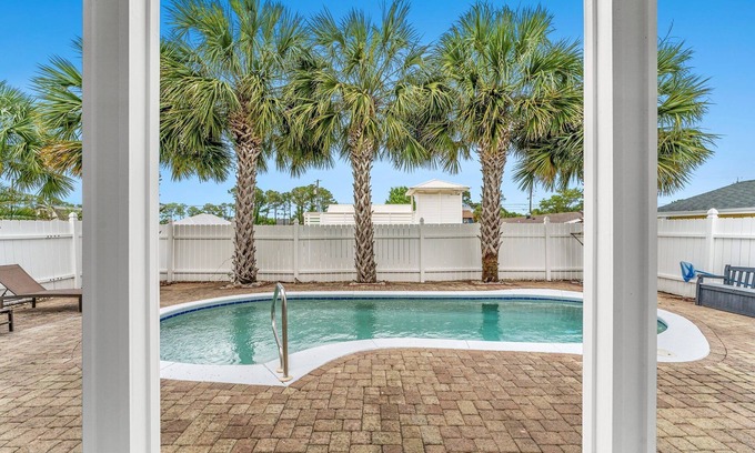 Holiday Beach Casa | Large Beach House w/Private Heated Pool, 5 Minute Walk to Beach & Restaurants!